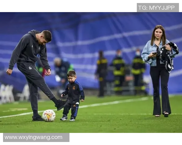 如何追随和支持你喜欢的足球明星的职业生涯与个人生活